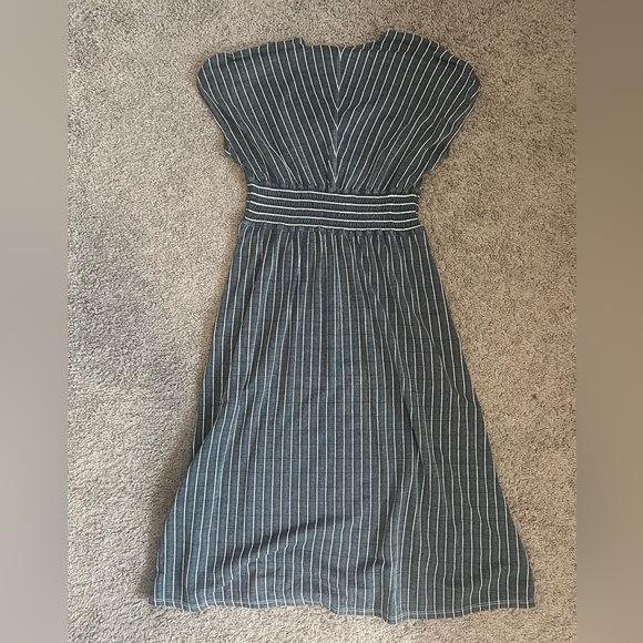 Max Studio POCKETED Midi Dress - Picture 3 of 6